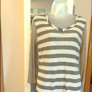 Thin gray and white top